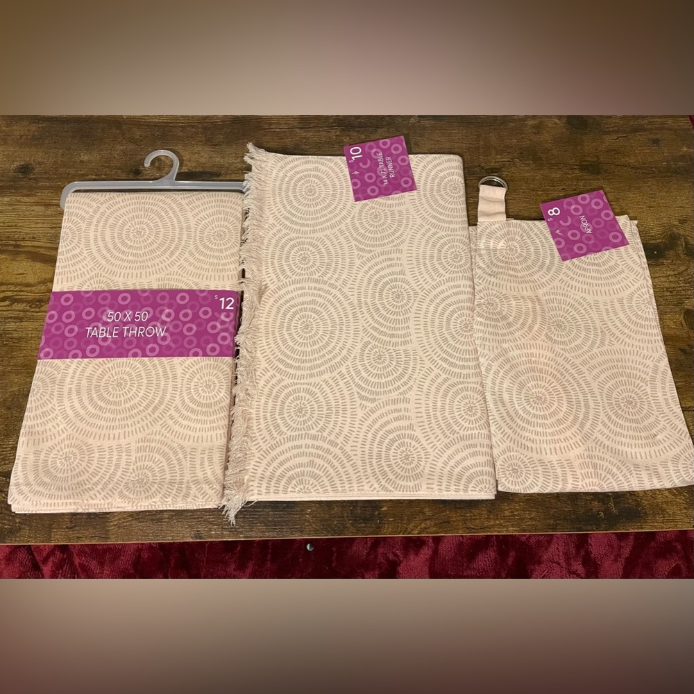 3pc set Brand new light pink with gray swirls table throw, runner and apron